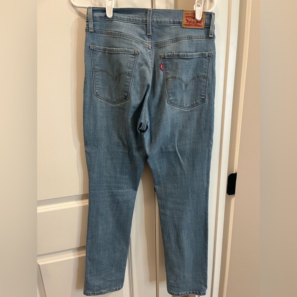 Levi's Women's Blue High Rise Straight Jeans - Picture 4 of 5